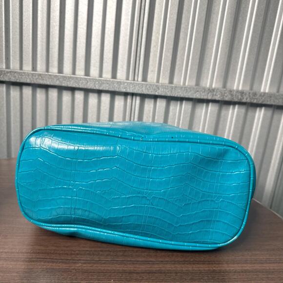 Turquoise emboss crocodile hobo large bag - Picture 6 of 7